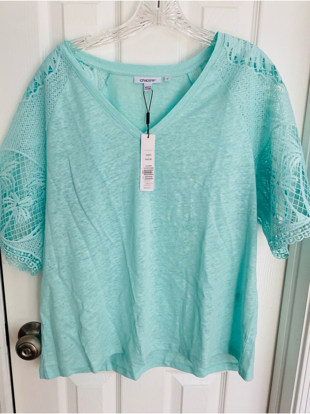 Chico's Light Mint Crochet Trimmed Sleeves V-Neck Top NEW. Size 3. Elegant.